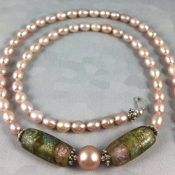 SUNRISE IN FOG BASHA BEAD NECKLACE WITH PLUMP LAVENDER PEARLS - Picture 1 of 3